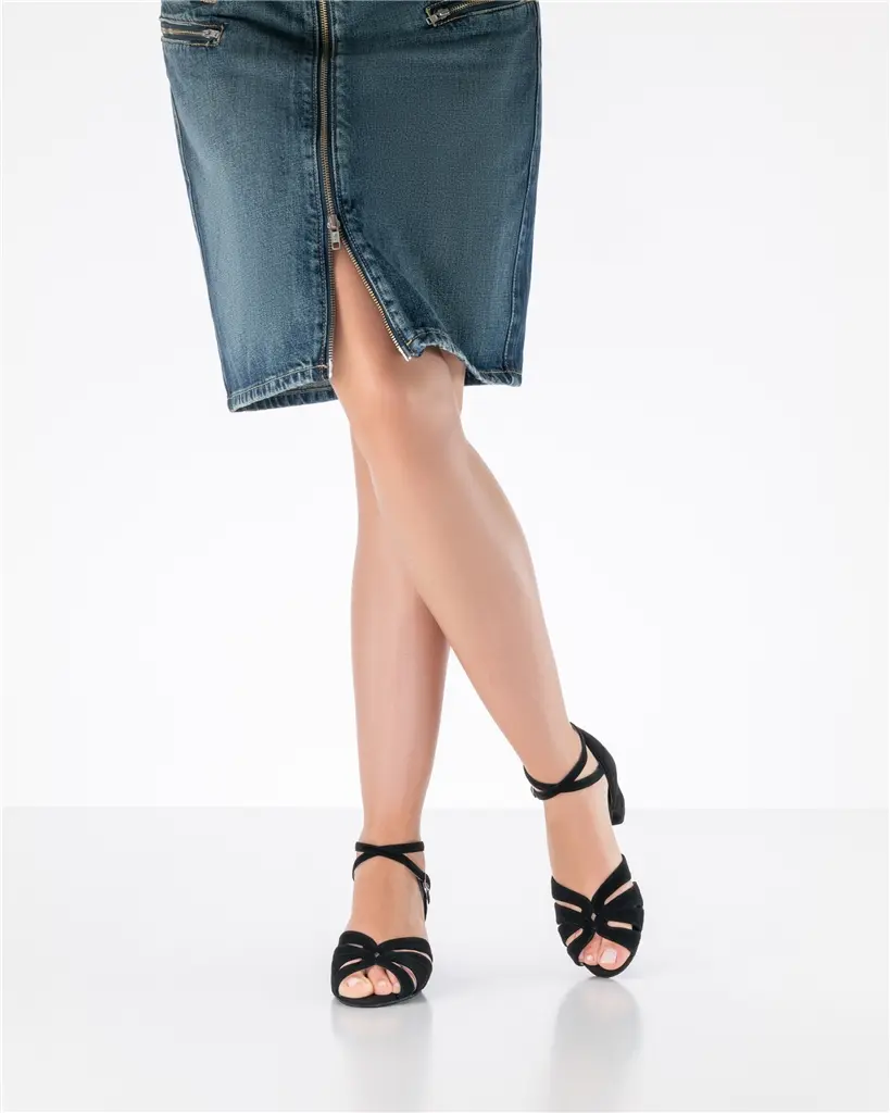 aina_35_suede_black_c.webp